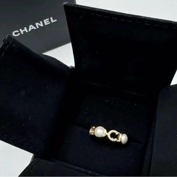 Chanel Faux Pearl COCO Logo Ring - sz 6.5 - Picture 1 of 10
